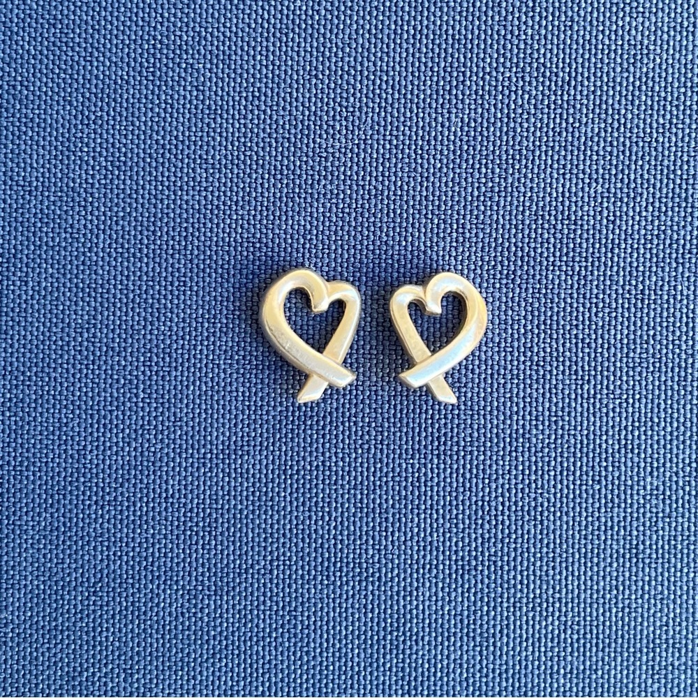 Tiffany & Co .Paloma Picasso
Loving Heart Earrings